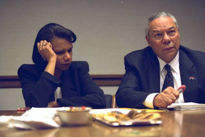 Colin Powell y Condoleezza Rice durante la reunión de emergencia. HANDOUT | REUTERS