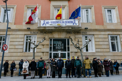 Concentración a las puertas de la Subdelegación del Gobierno de Soria.- ICAL