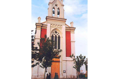 Fachada de la Iglesia de La Pilarica en el año 2000. ARCHIVO MUNICIPAL