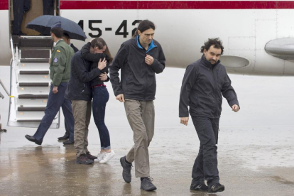 Ángel Sastre, José Manuel López y Antonio Pampliega a su llegada a Madrid.-Presidencia del Gobierno