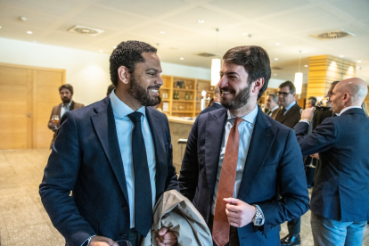 Juan García-Gallardo e Ignacio Garriga, en las Cortes durante visita que este jueves hacía el dirigente nacional de Vox a Castilla y León.- TWITTER