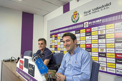Braulio, junto a Villar en la sala de prensa.-M.Á. Santos