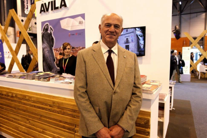 El presidente de la diputación de Ávila, Agustín González, presenta la oferta turística de la provincia en Fitur-Ical