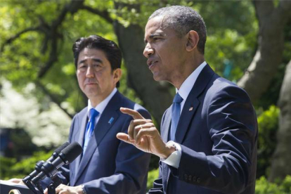 El presidente de Estados Unidos, Barack Obama, en la rueda de prensa junto al jefe del Gobierno japonés, Shinzo Abe.-Foto: EFE/ JIM. L. S,