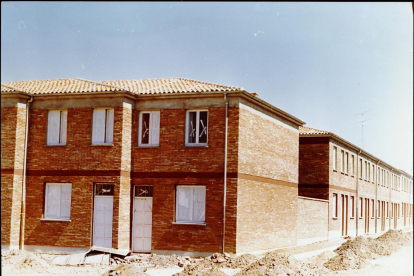 Construcción de viviendas en el barrio San Pedro Regalado en la década de 1970.- ARCHIVO MUNICIPAL DE VALLADOLID
