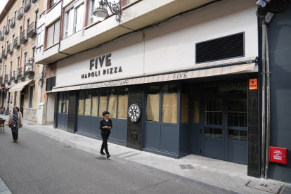 Restaurante Five Napoli Pizza, ubicado en la calle Francisco Zarandona de Valladolid. -J.M. LOSTAU