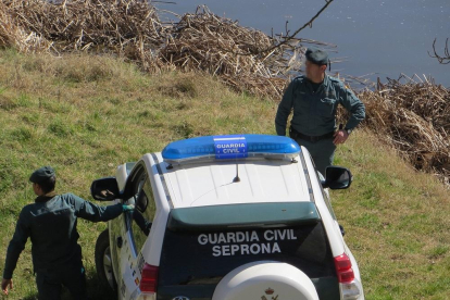 Dos agentes del Seprona-Guardia Civil