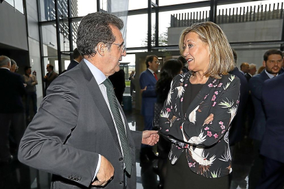 José Luis Ulibarri conversa con Pilar del Olmo en los premios Innovadores.