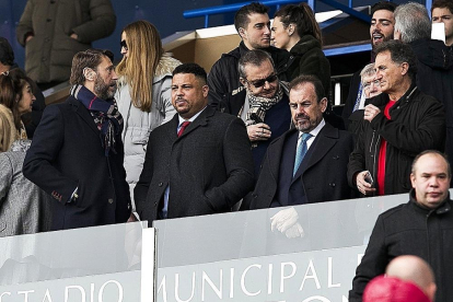 Carlos Suárez y Ronaldo Nazário, el domingo junto a Ángel Torres, presidente del Getafe.-PHOTO-DEPORTE