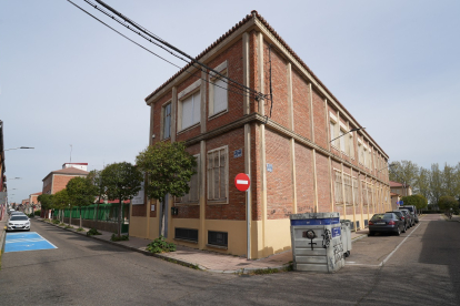 Centro de actividades ciudadanas Constanza Martín en la calle Arturo Moliner en el barrio San Pedro Regalado.- J.M. LOSTAU