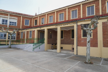 Centro de actividades ciudadanas Constanza Martín en la calle Arturo Moliner en el barrio San Pedro Regalado.- J.M. LOSTAU