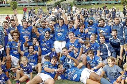 Los jugadores del VRAC celebran la Supercopa lograda hace dos temporadas.-EDUARDO CANDEL
