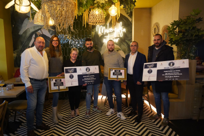 Entrega de premios de la sexta fase del II Concurso de Tapas por Barrios de Valladolid a los restaurantes ‘Miel y Mostaza’ y ‘Los LLanillos’ - AYTO VALLADOLID