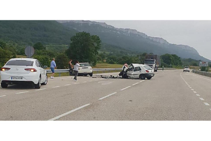 El accidente en la CL-629 a la altura de Merindad de Montija, en Burgos.-ECB