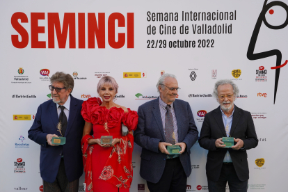Andrés Vicente Gómez, Fernando Colomo y Manuel Gutiérrez Aragón, y Victoria Abril Espigas de Honor de la 67ª Semana Internacional de Cine de Valladolid. -ICAL