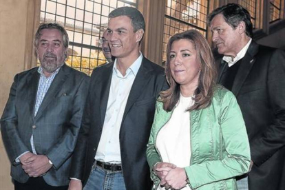 Pedro Sánchez, junto al alcalde de Zaragoza, Juan Alberto Belloch; la presidenta andaluza, Susana Díaz, y el presidente asturiano, Javier Fernández-