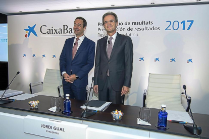Gonzalo Cortázar y Jordi Gual, durante la presentación de resultados.-E. M.