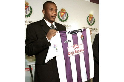 Congo con la camiseta del Valladolid en 1999.-EL MUNDO