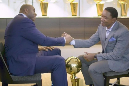 Magic e Isiah Thomas, en el programa de NBATV en el que sellaron su reconciliación-/ PERIODICO (NBATV)