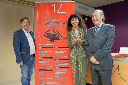 Jose Maria Viteri, Ana Redondo y Pedro Sanz Ludeiro, durante la presentación de las Jornadas Flamencas-EL MUNDO