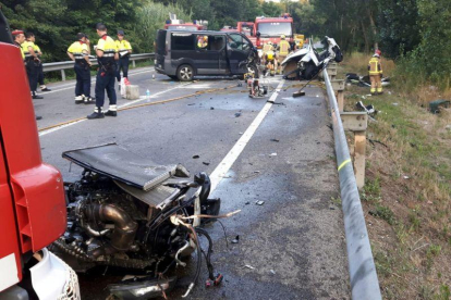 El accidente de Vidreres en el que perdieron la vida cuatro jóvenes que ocupaban un turismo.-TRÀNSIT