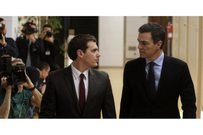 Pedro Sánchez, y el presidente de Ciudadanos, Albert Rivera, en una imagen de archivo-EFE / ARCHIVO