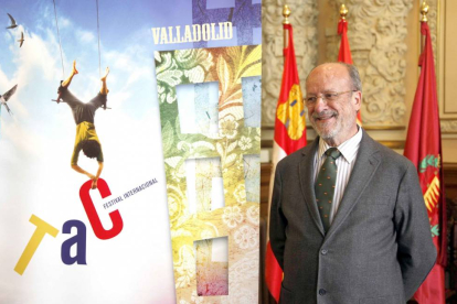 El alcalde de Valladolid, Francisco Javier León de la Riva, presenta el Festival Internacional de Teatro y Artes de Calle (TAC) 2015-Ical