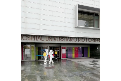 Trabajos de desinfección en el Hospital Río Hortega de Valladolid. - ICAL