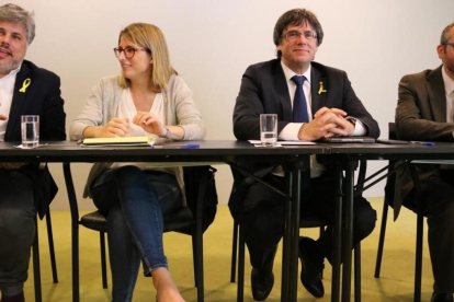 Albert Batet, Elsa Artadi, Carles Puigdemont y Josep Costa, el 18 de abril en Berlín.-BERNAT VILARO (ACN)