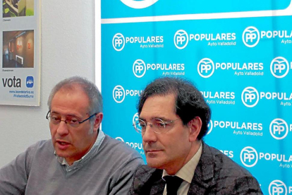 Bermejo y Enríquez ayer, durante la rueda de prensa en el Grupo municipal Popular.-EL MUNDO