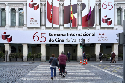 El Teatro Calderón preparado para inaugurar esta tarde  la 65 edición de la Seminci. ICAL.