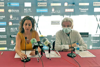 Cristina Aranda y Emiliano Allende en la presentación, ayer en Medina. EL MUNDO