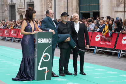 Ana Cuadrado, Karra Elejalde, Javier Angulo e Ivan Barnev en la alfombra verde de la clausura de la 67ª Semana Internacional de Cine de Valladolid. -ICAL