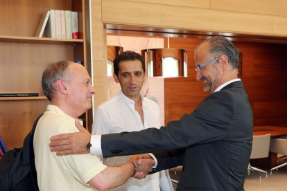 Luis Fuentes recibe a los secretarios autonómicos de UGT y CCOO, Faustino Temprano y Vicente Andrés respectivamente .-ICAL
