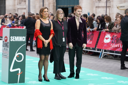 El Jurado Punto de Encuentro en la alfombra verde de la clausura de la 67ª Semana Internacional de Cine de Valladolid. -ICAL
