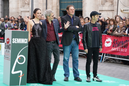 Anna Saura, Ariel Rot, Álvaro Longoria y Alejo Stivel en la alfombra verde de la clausura de la 67ª Semana Internacional de Cine de Valladolid. -ICAL