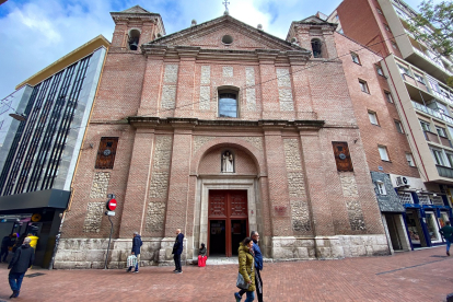 Iglesia de San Felipe Neri en la calle Teresa Gil de Valladolid. -J.M. LOSTAU