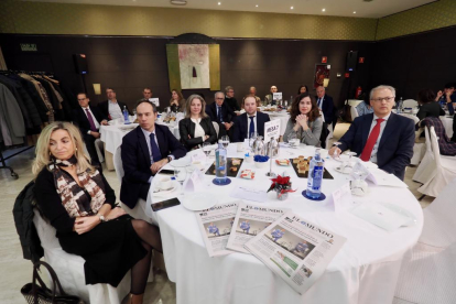 María Soledad Calderón Calderón (Directora Banca Privada Castilla de Banco Sabadell); David García Jiménez (Director Grandes Empresas de Banco Sabadell); Mónica Vega (Banco Sabadell); José Carlos García (Director Segmento Agro Castilla y León de Banco Sabadell); Sara Olmedo de la Cruz (Jefa de Área de Investigación Ganadera); y José Aurelio Alonso Revuelta (Director Financiero de RTVCyL). Club de Prensa El Mundo – Diario de Castilla y León ‘Innovando desde la tradición en las empresas familiares’. -PHOTOGENIC