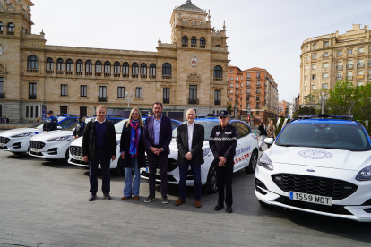 Presentación de los nuevos coches de la Policía de Valladolid. E.M.