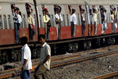 La India tiene la cuarta red ferroviaria del mundo.-REUTERS / ARKO DATTA