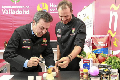 Ribagorda y Pedro Martino elaboran el pincho ganador de 2013-J.M.Lostau