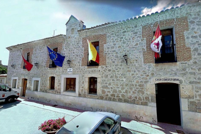 Fachada del Ayuntamiento de Quintanilla de Onésimo.-GGL SW