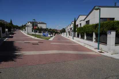 Cruce de la calle Norma con la calle Tosca en el barrio de Fuente Berrocal. J.M. LOSTAU