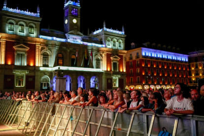 Concierto de The Cristians en la plaza Mayor de Valladolid. / VALLADOLID PHOTOGENIC