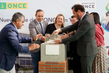 El Grupo Social ONCE coloca la primera piedra de la nueva sede de la Delegación Territorial de la ONCE en Castilla y León. / ICAL