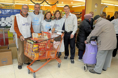 Imagen de archivo de una de las recogidas del Banco de Alimentos en Valladolid-EL MUNDO