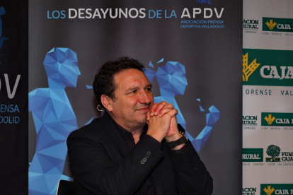 Eusebio Sacristán en 'Los Desayunos de la APDV'. / M. G. EGEA