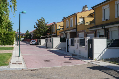 Calle Marina en el barrio de Fuente Berrocal. J.M. LOSTAU