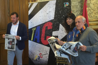 El alcalde de Valladolid, Óscar Puente; la concejala de cultura, Ana Redondo; el director artístico del TAC, Javier Martínez, durante la presentación del festival-ICAL