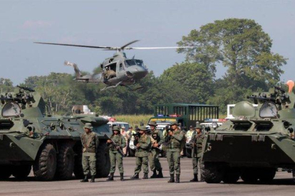 El Ejército de Venezuela realiza ejercicios militares en la frontera con Colombia.-AFP